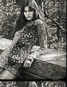 vogue-paris-2015-aout-197.thumb.png.088559d8bf84fa158db21db493c9d487.png