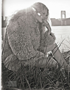 vogue-paris-2015-aout-200.thumb.png.778c5c6557b23864c27af246489c710f.png