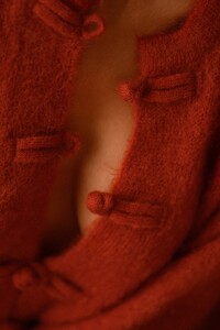 yse-maille-gilet-du-vent-dans-les-cheveux-terracotta3.jpg