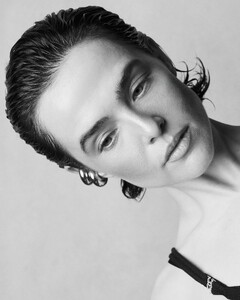 zoey-deutch-in-numero-netherlands-january-2025-9.jpg