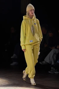 00006-undercover-fall-2025-ready-to-wear-credit-gorunway.thumb.webp.2b0b0e7aeff0d86695cec680920cc1a4.webp