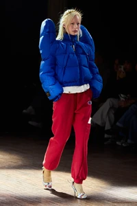 00029-undercover-fall-2025-ready-to-wear-credit-gorunway.thumb.webp.17d854787c6013086ddb63bfe9d37142.webp