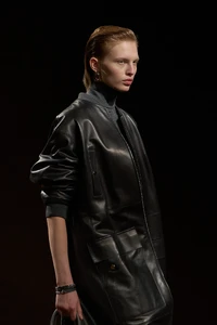 00074-hermes-fall-2025-ready-to-wear-details-credit-gorunway.thumb.webp.262e32980ab03bedbbfdf36743c6e129.webp
