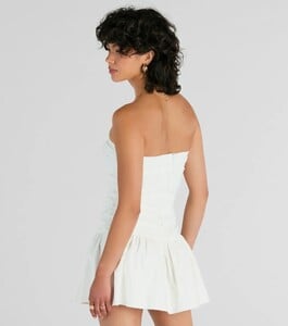 05101-3082_3_WHITE_CovetableCharmStraplessMiniSkaterDress_1594x1800_crop_center.jpeg