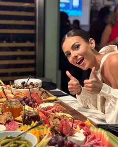 [2025.03.01] victoriajustice_481574882_18579903712006824_3984732203994907900_n.jpg