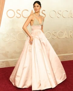 [2025.03.02] whowhatwear_482374774_18494800255039729_3016607298361176408_n.jpg