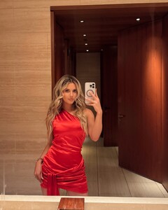 [2025.03.04] lindsaymariebrewer_483141096_18488810581023234_4778379630518390711_n.jpg