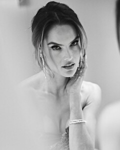 [2025.03.05] alessandraambrosio_482710761_18492200359000670_8463321711351136794_n.jpg