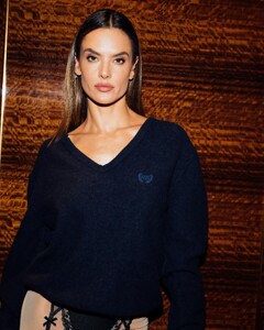 [2025.03.09] alessandraambrosio_483912408_18493177912000670_1212265708825412948_n.jpg