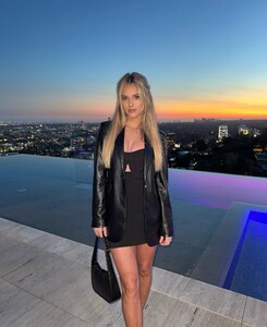 [2025.03.23] lindsaymariebrewer_485285975_18493063249023234_5004581494017868772_n.jpg