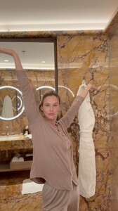 2025_03.29barrefaeli_DHye97EIeNI.thumb.jpg.7b49303bce3a6a28066a4d07b15b3e30.jpg