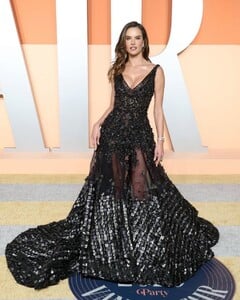 [2025.03.03] alessandraambrosio-laurapolko_482427921_18487382614029587_4528078042600083697_n.jpg