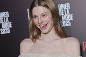 562372871_zibeno7-for-hqcelebcorner-net-celeblounge-net_02.jpg