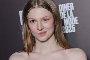 562372888_zibeno7-for-hqcelebcorner-net-celeblounge-net_04.jpg
