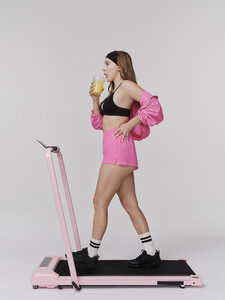 575260778_millie-bobby-brown-photos-02_gym_later_look_2_rfm0587se_azp_rfm0589se_azp_5.jpg