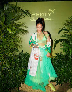 575785636_mega1282827_rihanna_celebrate_010.jpg