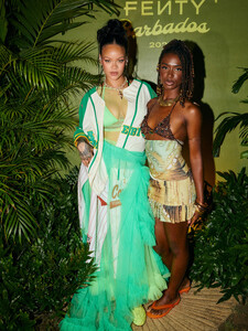 575785643_mega1282827_rihanna_celebrate_012.jpg