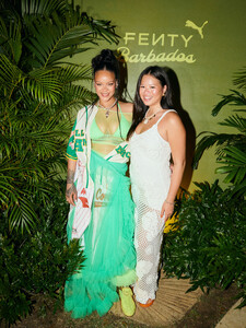 575785658_mega1282827_rihanna_celebrate_015.jpg