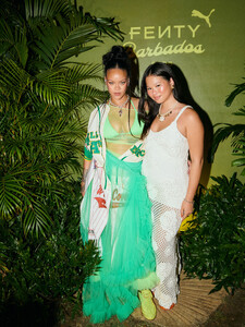 575785659_mega1282827_rihanna_celebrate_016.jpg