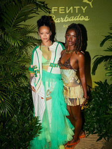 575785666_mega1282827_rihanna_celebrate_018.jpg