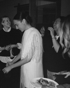 578174902_gal-4.jpg