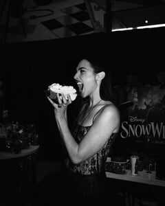 578174950_gal-21.jpg