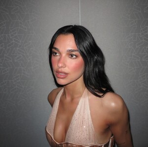 579128382_dualipa-20250322_184400-2.jpg