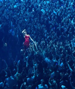 579681683_dualipa-20250323_180538-6.jpg