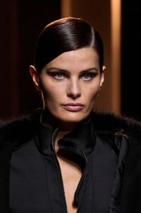 682full-isabeli-fontana.thumb.jpg.d345404c0a48ef7b9812c10c846f19e7.jpg