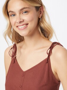 7109889_3.jpg
