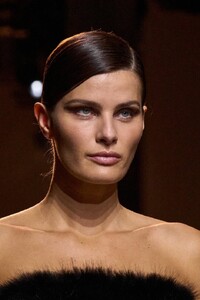 740full-isabeli-fontana.thumb.jpg.cbe2f3b01fe783302a04e5d100ff282c.jpg