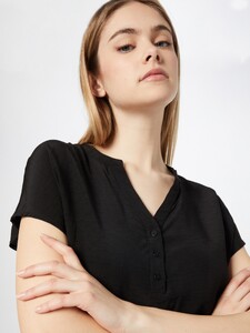 7957586_3.jpg