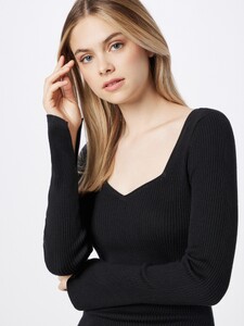 8470600_3.jpg