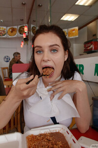 92274743_008_24ac.jpg