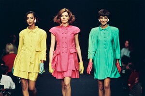 Balenciaga1992SS10.jpg.6aeabca2e36209f9fa4c47032bbdffed.jpg