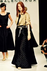 Balenciaga1996WomenRTW36.thumb.jpg.bb2c789aaf1061e71c5797dcd19d980b.jpg