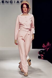 Balenciaga1996WomenRTW8.thumb.jpg.8cb1e6f14cdf814f8ac05fe09e8f7356.jpg