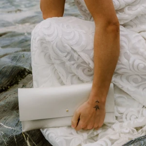 CXPAPRL_Pearl_Patent_Maxi_Bridal_Clutch_Bag_4.jpg