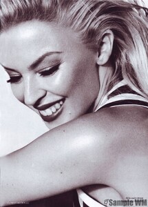 ELLE_UK_5.thumb.jpg.4325f72920ff9677d32d68b3bc35dd65.jpg