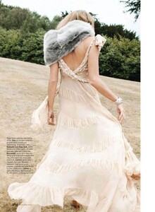 Elle-Macpherson-Elle-US-October-2010-5.thumb.jpg.dd81ae766723c14e6c1b9f4bff95543a.jpg