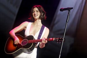 Gracie_Abrams_10.jpg