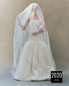 LES15ANSAreeditioncollectionof15yearsofJacquemusdressesofourmosticonicdress..(2).thumb.jpg.b90ffb78ae05e0f00ef34eff995fbbd7.jpg