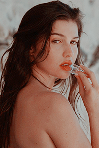 Lara Denova1.png