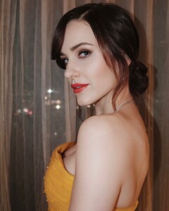MRB-Photoshoots2025-Portraits-VanityFairOscarParty-001.jpg