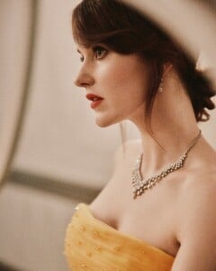 MRB-Photoshoots2025-Portraits-VanityFairOscarParty-006.jpg