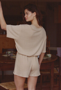 Nenes_loungewear_SS25_La_clique_drop_1_PAP_short_emilie_noisette_3.jpg