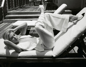 Porterissue12siennamiller(4).thumb.jpg.2ba6209b2df37287a2989ceb023fc4d5.jpg