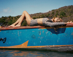 Porterissue12siennamiller(6).thumb.jpg.529ba3ae157335b0de8021b985ad77b6.jpg