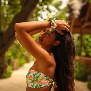 StraplessBandeauBikiniTopandMinimalFullCoverageBikiniBottom-GoldenHour8.thumb.webp.369df844f66f2deba035c76d4c723612.webp