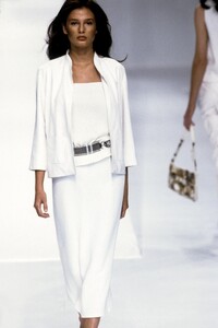 Valentino1999WomenRTW14.thumb.jpg.c72039d73c9ba1d90de0994017a02f38.jpg
